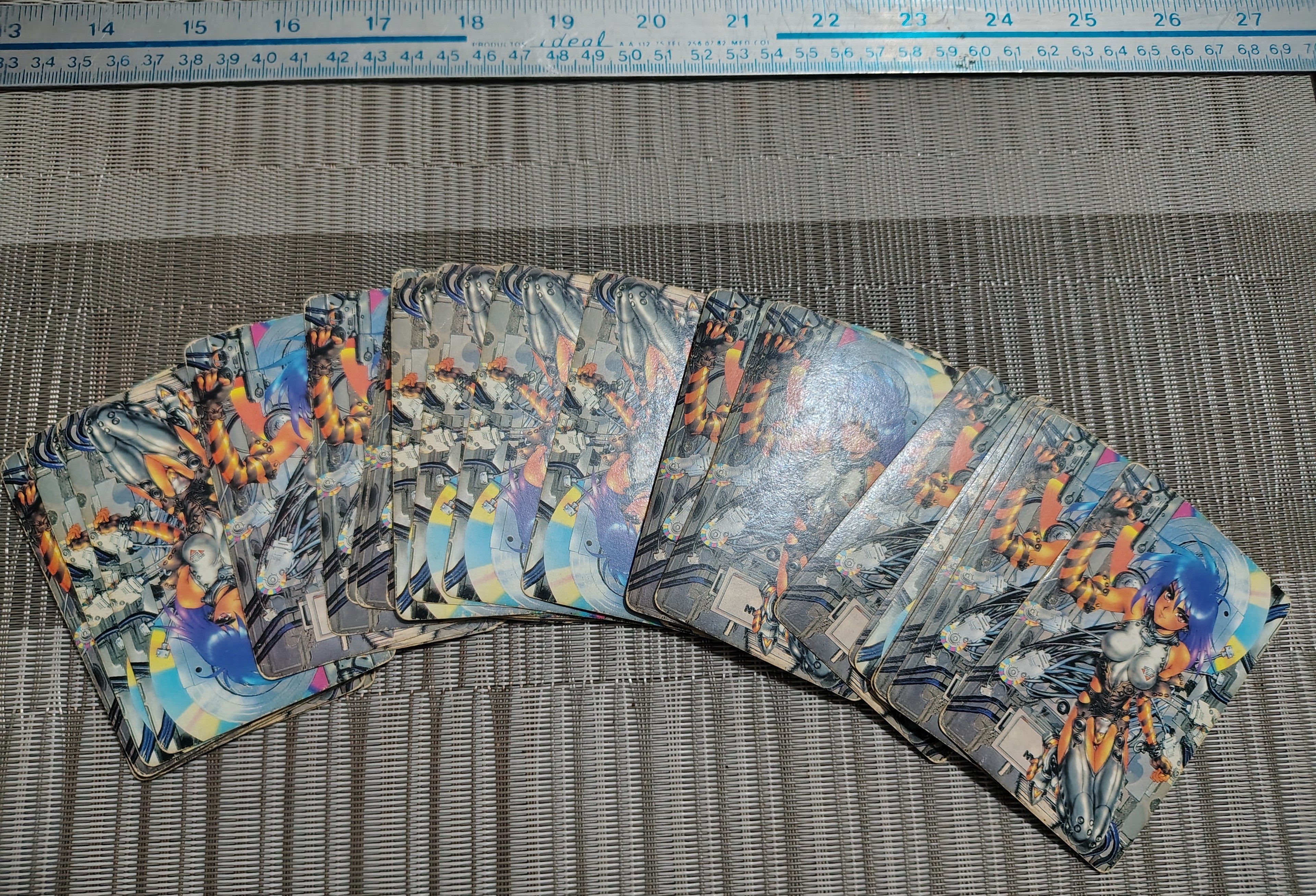 Baraja de Cartas Anime Cyberpunk Retro – Diseño Único (Estilo Ghost in the Shell) - Única Unidad