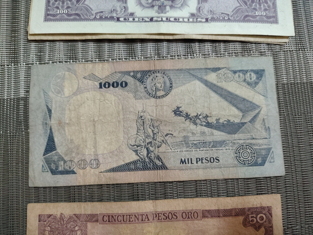 Lote de Billetes Antiguos de Colombia y Ecuador Vintage – Colección Retro de Notafilia
