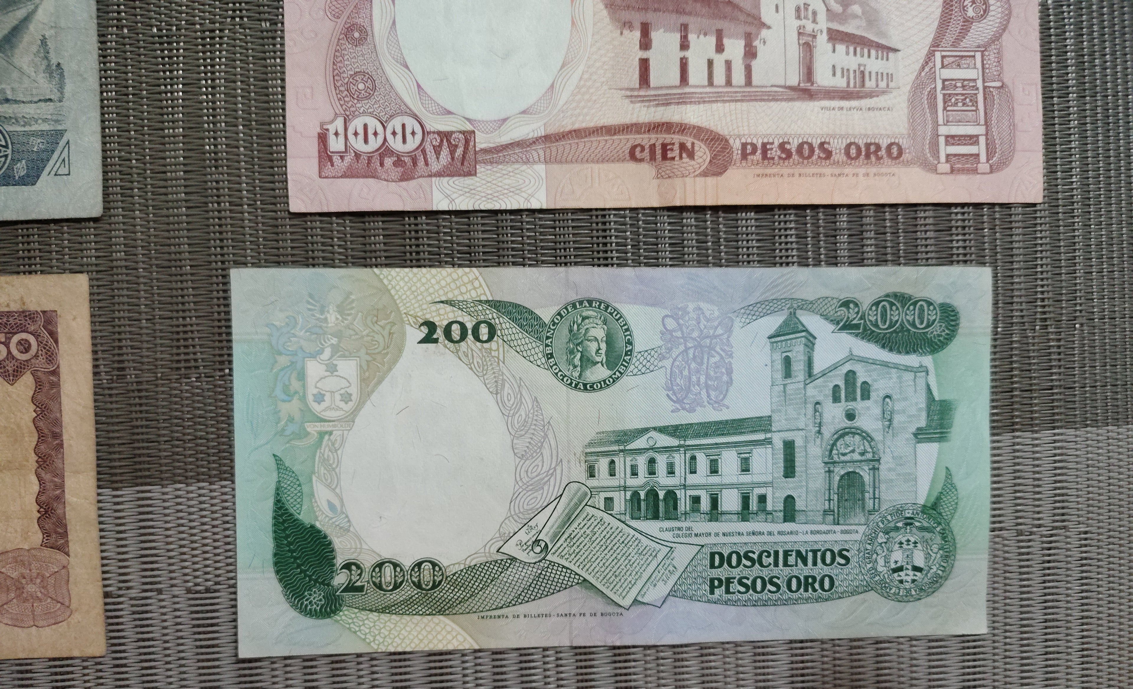 Lote de Billetes Antiguos de Colombia y Ecuador Vintage – Colección Retro de Notafilia