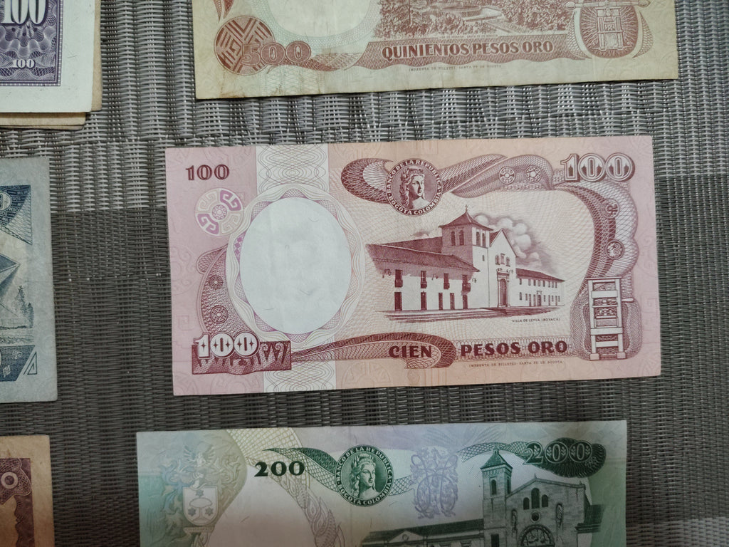 Lote de Billetes Antiguos de Colombia y Ecuador Vintage – Colección Retro de Notafilia