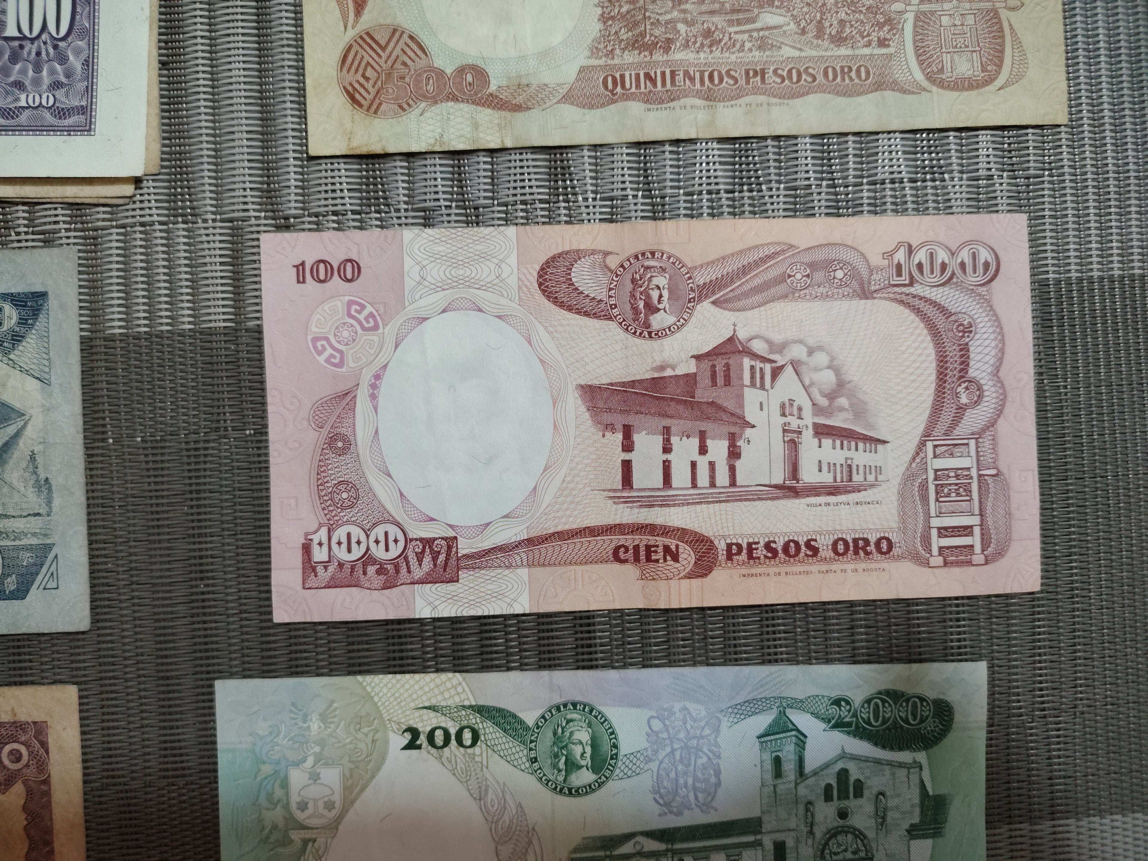 Lote de Billetes Antiguos de Colombia y Ecuador Vintage – Colección Retro de Notafilia